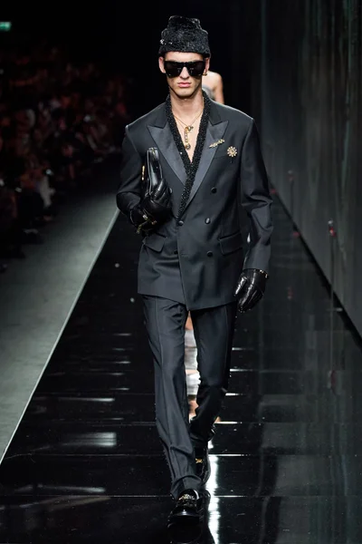 Look 90